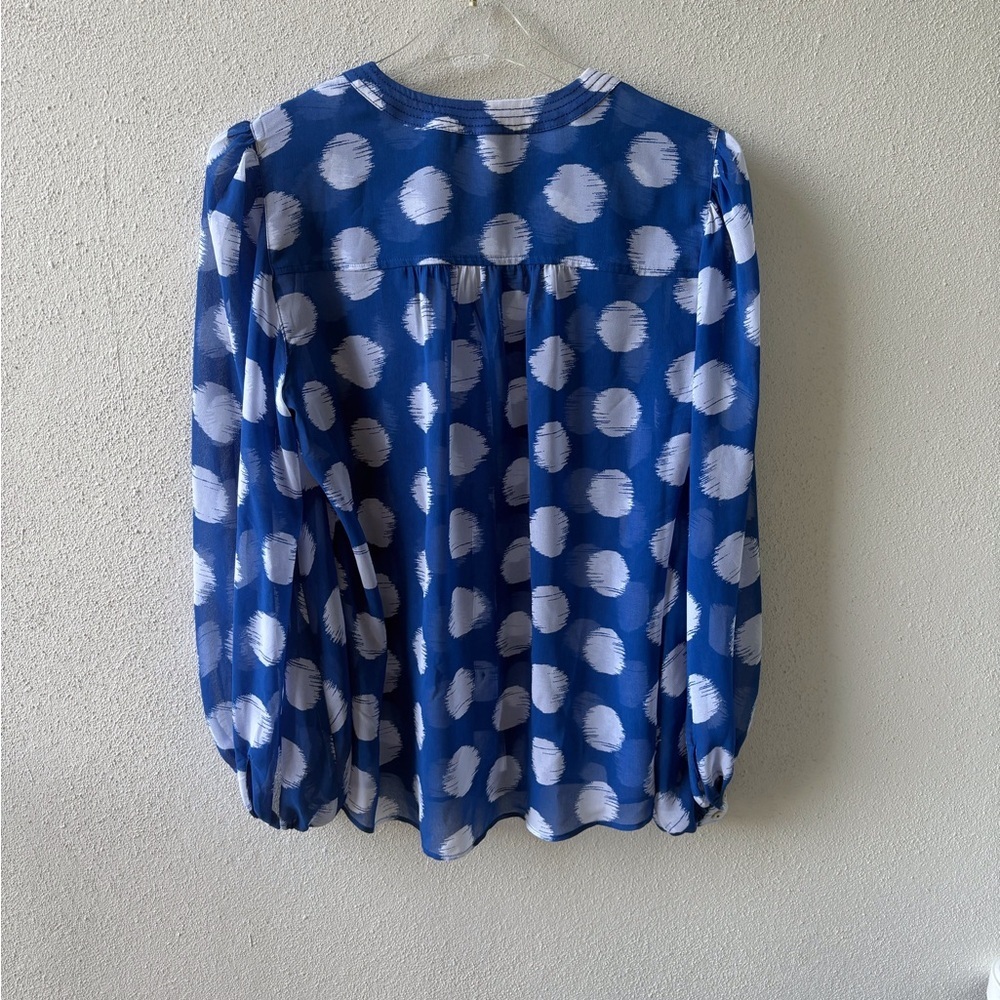 Chico’s Ikat Dot Blouse Size 8 Long Sleeve Semi Sheer Office Career Quiet Luxury - Picture 4 of 15